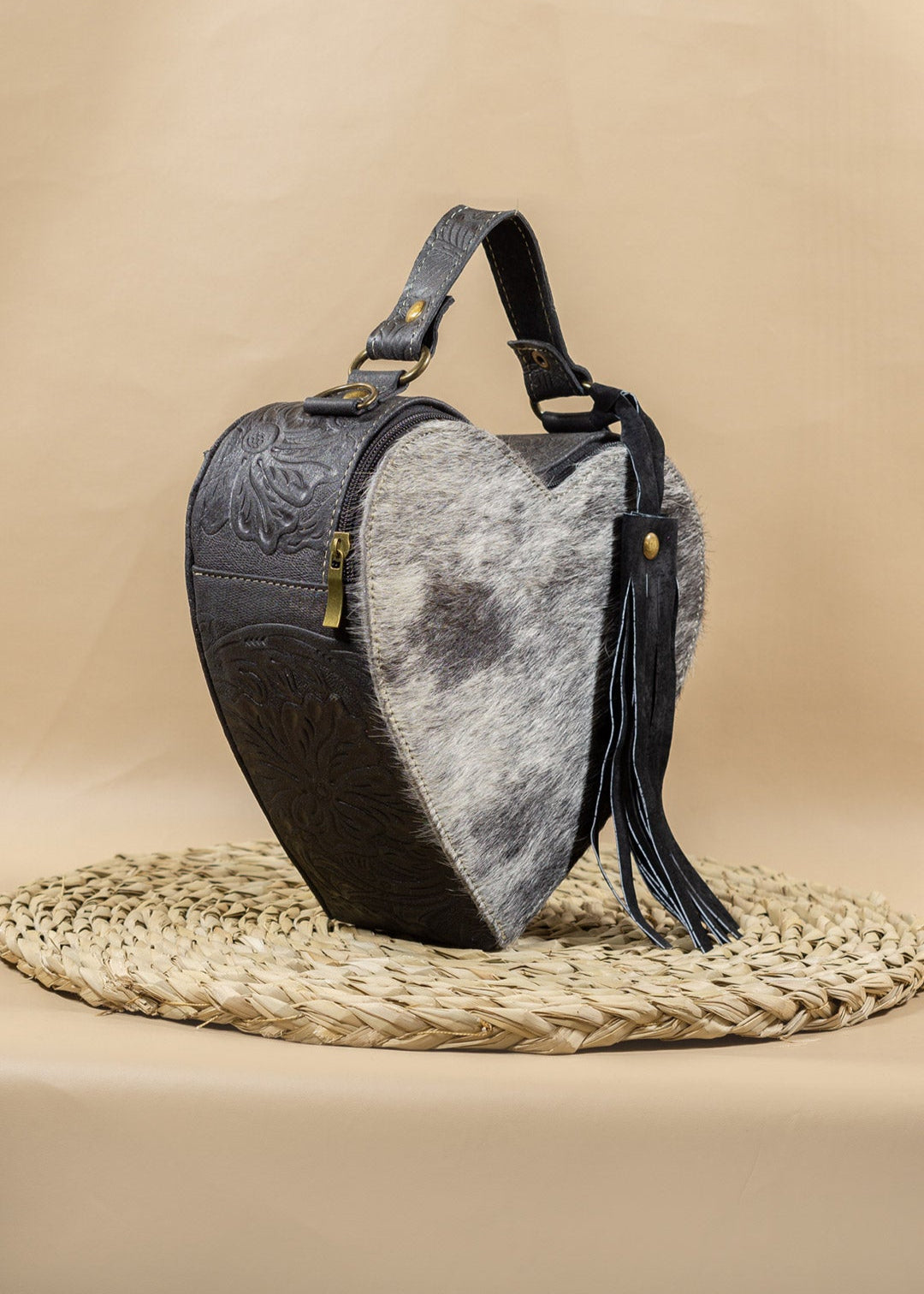 Bolsa Corazón Negro Pelo